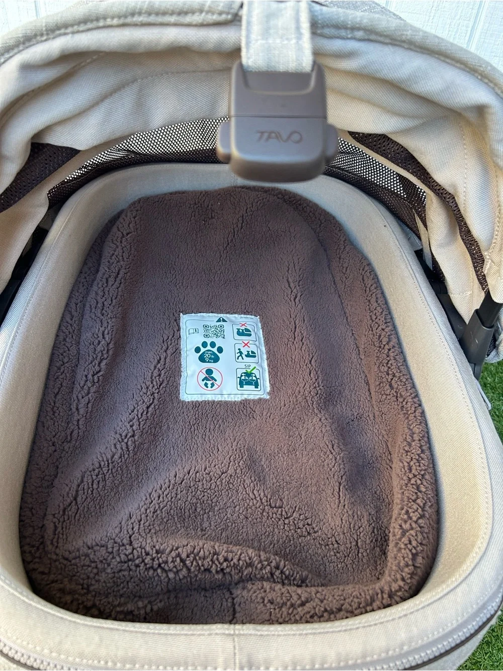 Tavo Pets Maeve Pet Car Seat, Small Flex - Fawn Up 20 Ibs. gently used